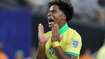 Las Vegas (United States), 07/07/2024.- Endrick Moreira of Brazil reacts after a missed goal during the CONMEBOL Copa America 2024 Quarter-finals match between Uruguay and Brazil, in Las Vegas, Nevada, USA, 06 July 2024. (Brasil) EFE/EPA/ALLISON DINNER