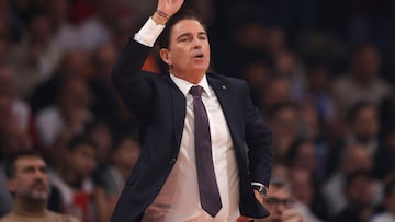 BELGRADE (Serbia), 05/12/2025.- Barcelona's head coach Xavi Pascual reacts during the Euroleague basketball match between Crvena Zvezda and FC Barcelona in Belgrade, Serbia, 05 December 2025. (Baloncesto, Euroliga, Belgrado) EFE/EPA/ANDREJ CUKIC