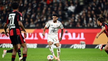 FRANKFURT AM MAIN, GERMANY - OCTOBER 04: Luis Diaz of Bayern Munich controls the ball during the Bundesliga match between Eintracht Frankfurt and FC Bayern München at Deutsche Bank Park on October 04, 2025 in Frankfurt am Main, Germany. (Photo by A. Scheuber/FC Bayern via Getty Images)