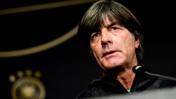 El seleccionador alem&aacute;n Joachim L&ouml;w asiste a una rueda de prensa en Leipzig, Alemania, hoy, 14 de noviembre de 2018. Alemania se enfrentar&aacute; a Rusia en un encuentro amistoso ma&ntilde;ana, 15 de noviembre de 2018. 