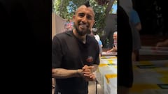 Vidal se acuerda de la U tras votar por primera vez: “Como siempre...”