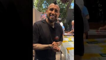 Vidal se acuerda de la U tras votar por primera vez: “Como siempre...”