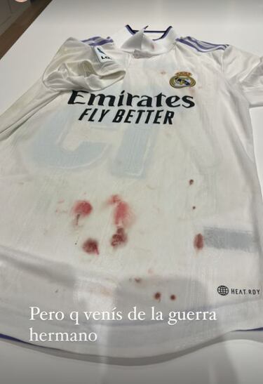 Mina Bonino muestra c車mo qued車 la camiseta de Valverde tras el derbi: ※?Vienes de la guerra?§