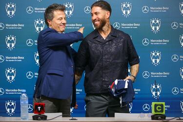 Sergio Ramos se presentó con Monterrey junto al presidente Antonio ‘Tato’ Noriega. “Dejar un legado en México es un reto personal. No vengo a pasear sino a conquistar títulos nuevos. El fútbol no es una cuestión de edad, es cuestión de rendimiento”, declaró como Rayado.