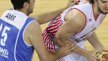 <b>EL FARO.</b> Pau Gasol ha mantenido a España luchando por el partido incluso en los peores momentos del encuentro.
