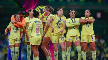 Jugadoras del América celebran su segundo título de Liga.