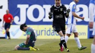 Serantes (Leganés) celebra el penalti fallado por Andy (Ponferradina) el sábado en Butarque.