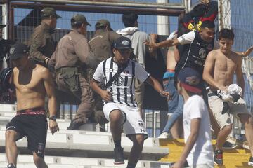 Hinchas de Colo Colo y Universidad Católica provocan incidentes antes del partido de primera division realizado en el estadio Monumental de Santiago, Chile
