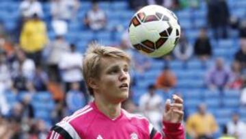 CON LOS MAYORES. Odegaard ir&aacute; a la pretemporada del Madrid.
 