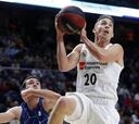 Jaycee Carroll, ante el muro defensivo del Kirolbet Baskonia