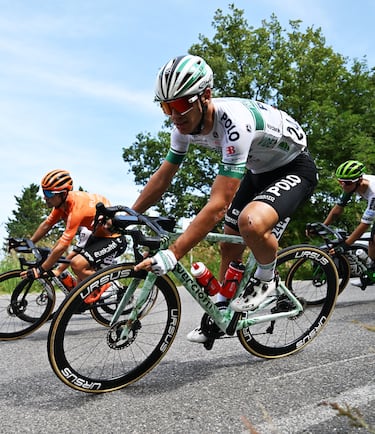 El italiano Kevin Bonaldo, ciclista de 25 años, falleció después de haber pasado un mes en coma, ingresado en un hospital de Vicenza (norte) debido a un paro cardíaco que sufrió durante la carrera conocida como ‘Pequeña Sanremo’. El ciclista, durante esa carrera en la que sufrió el paro, fue atendido por los servicios médicos e ingresó inmediatamente en la unidad de cuidados intensivos del Hospital San Bortolo de Vicenza.