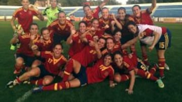 Fotografía facilitada por sefútbol.com de la selección española de fútbol femenino celebrando la clasificación