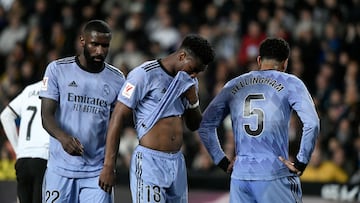 Real Madrid's German defender #22 Antonio Rudige, Real Madrid's French defender #18 Aurelien Tchouameni and Real Madrid's English midfielder #5 Jude Bellingham react during the Spanish league football match between Valencia CF and Real Madrid at the Mestalla stadium in Valencia on March 2, 2024 (Photo by Jose Jordan / AFP)