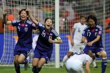 La exfutbolista japonesa disputó un total de 205 partidos en los que anotó 83 goles. Debutó en la primera división de la Liga Japonesa a los 12 años y en 1993 hizo su debut con el combinado japonés. Participó en cuatro Juegos Olímpicos y seis Mundiales, destacando el de 2011, en el que marcó el gol del empate de la final en el último minuto. Tras ganar en los penaltis, su selección se proclamó Campeona del Mundo.