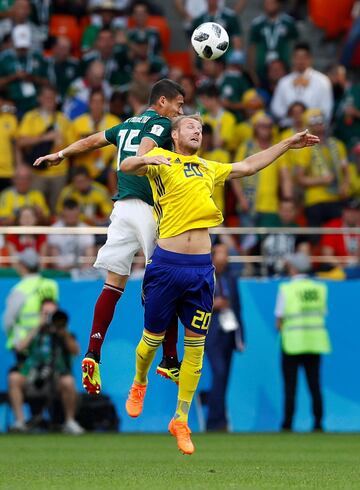 Héctor Moreno y Ola Toivonen.