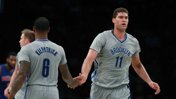 NEW YORK, NY - NOVEMBER 02: Brook Lopez #11 of the Brooklyn Nets high fives Sean Kilpatrick #6 against the Detroit Pistons during the second half at Barclays Center on November 2, 2016 in New York City. NOTE TO USER: User expressly acknowledges and agrees that, by downloading and or using this photograph, User is consenting to the terms and conditions of the Getty Images License Agreement.   Michael Reaves/Getty Images/AFP
 == FOR NEWSPAPERS, INTERNET, TELCOS &amp; TELEVISION USE ONLY ==