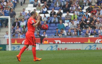 El de Fuentealbilla ha sido ovacionado en numerosos campos de fútbol, pero uno de los más recordados es el que se produjo en el derbi catalán frente al Espanyol.