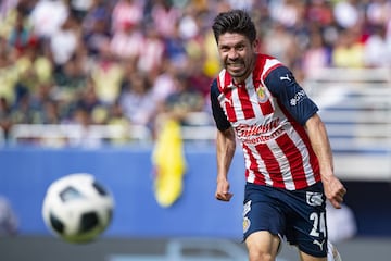 Peralta in action for Chivas.