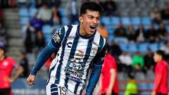 El futbolista mexicano Emilio Rodríguez celebra un gol con Pachuca.