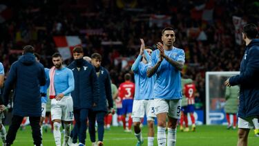 MADRID, 13/12/2023.- Jugadores de la Lazio al término del partido del grupo E de la Liga de Campeones que Atlético de Madrid y SS Lazio han disputado este miércoles en el estadio Metropolitano, en Madrid. EFE/Juanjo Martín