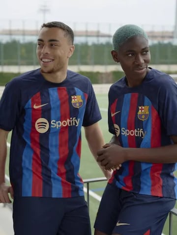 El Barcelona presenta su nueva equipación