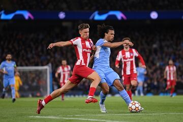 Marcos Llorente y Nathan Aké.