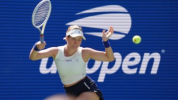 USA's Danielle Collins plays a forehand return to USA's Caroline Dolehide during their women's singles first round match on day two of the US Open tennis tournament at the USTA Billie Jean King National Tennis Center in New York City, on August 27, 2024. (Photo by TIMOTHY A. CLARY / AFP)
