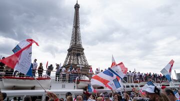 Thomas Bach, presidente del Comité Olímpico Internacional, en un crucero a las orillas del río Sena.