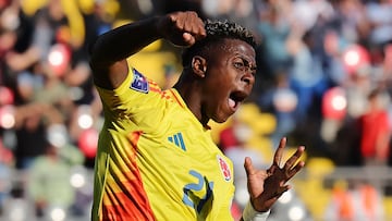 Colombia's forward #21 Neiser Villarreal celebrates scoring his team's second goal during the 2025 FIFA U-20 World Cup quarter-final football match between Spain and Colombia at the Fiscal Stadium in Talca, Chile on October 11, 2025. (Photo by Javier TORRES / AFP)