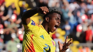 Colombia's forward #21 Neiser Villarreal celebrates scoring his team's second goal during the 2025 FIFA U-20 World Cup quarter-final football match between Spain and Colombia at the Fiscal Stadium in Talca, Chile on October 11, 2025. (Photo by Javier TORRES / AFP)