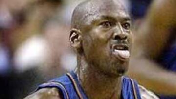 <b>DEMANDADO POR PATERNIDAD.</b> Karla Knafel presentó una demanda de cinco millones de dólares para responder a la que Jordan le había puesto el pasado mes de octubre por supuesta extorsión de la misma cantidad de dinero y por ser el padre de su hijo.