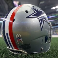 Why did the Cowboys use a red stripe on the helmet in the game vs Broncos?