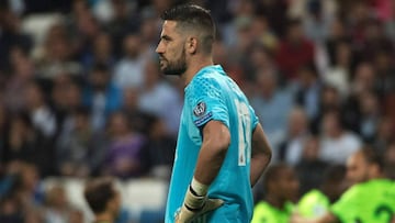 Real Madrid's goalkeeper Kiko Casilla looks away as Sporting players celebrate after scoring their opener during the UEFA Champions League football match Real Madrid CF vs Sporting CP at the Santiago Bernabeu stadium in Madrid on September 14, 2016. / AFP PHOTO / CURTO DE LA TORRE