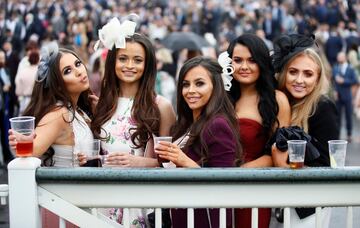 Glamour, fiesta y alcohol en el Grand National