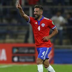 Isla prepara su regreso