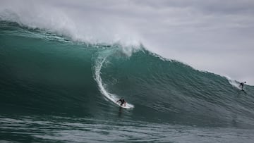 Pierre Rollet surfeando La Vaca