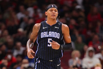 CHICAGO, ILLINOIS - OCTOBER 30: Paolo Banchero #5 of the Orlando Magic looks on against the Chicago Bulls during the first half at the United Center on October 30, 2024 in Chicago, Illinois. NOTE TO USER: User expressly acknowledges and agrees that, by downloading and or using this photograph, User is consenting to the terms and conditions of the Getty Images License Agreement.   Michael Reaves/Getty Images/AFP (Photo by Michael Reaves / GETTY IMAGES NORTH AMERICA / Getty Images via AFP)