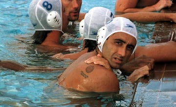 Ha disputado seis Juegos Olímpicos, desde Moscú 80 a Sidney 00, y ha sido el capitán de la generación de oro del waterpolo español. Fue nombrado hasta en siete ocasiones mejor jugador del mundo y el primero en conseguir éxitos en Italia. Estiarte nació en Manresa en 1961 y sus hermanos también se han dedicado al deporte acuático.

Inteligente en el agua y con un gran lanzamiento, Estiarte sumó un oro y una plata olímpica, un oro y dos platas mundiales y otras medallas en Europeos. A nivel de clubes, ganó dos Copas de Europa, con el Pescara y el CN Barcelona, y fue condecorado en 2001 con el Premio Príncipe de Asturias.
