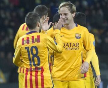 0-1. Rakitic celebr¨® el primer tanto.