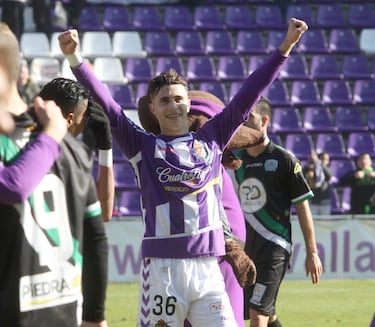 Jugó cedido en el Valladolid la temporada 2015-16.