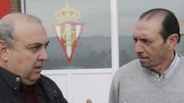 <b>ARTISTAS. </b>Alberto Estrada explica a Quini detalles de la fundación que llevará el nombre del Brujo.