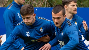 El Eibar se abastece de la base