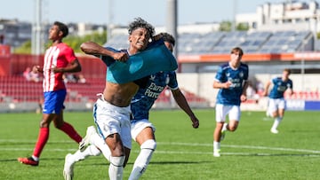 Slory celebra el gol del triunfo del Feyenoord.