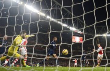 Alexis Sánchez se llevó los abrazos y los aplausos en la nueva victoria del Arsenal ante el Southampton. 