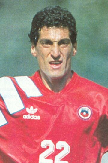 Fue titular en el duelo ante Argentina por Copa América 1997. La Roja perdió 2-0.
