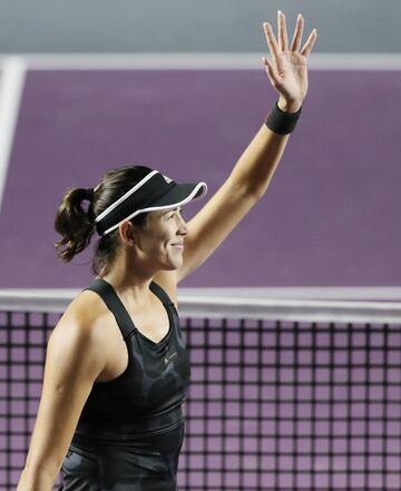 Garbiñe Muguruza se lució Guadalajara (México) para levantar por primera vez para el tenis femenino español el título de las WTA Finals. Ganó a Anett Kontaveit: 6-3 y 7-5 en 1h:38.