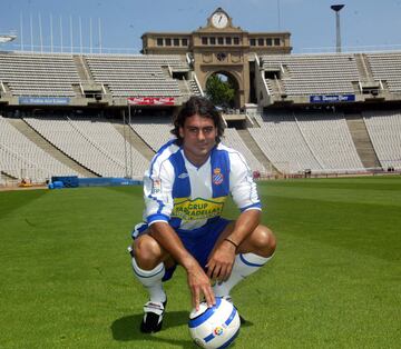 Fue canterano del Real Madrid, para terminar su relación con el club blanco en 1997. En el Espanyol militó entre 2004 y 2005.