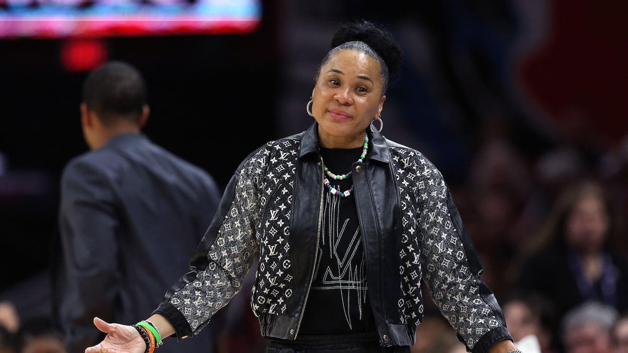 What Is Dawn Staley s Salary How Much Money Does The South Carolina what-is-dawn-staley-s-salary-how-much-money-does-the-south-carolina