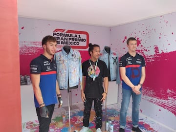 Pierre Gasly y Daniil Kvyat, pilotos de Toro Rosso, en una de las múltiples actividades que se encuentran en el paddock del AHR