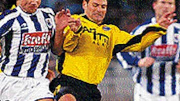 Magno cayó lesionado.